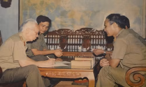 Dai tuong Vo Nguyen Giap: Nguoi anh Ca trong trai tim linh can ve