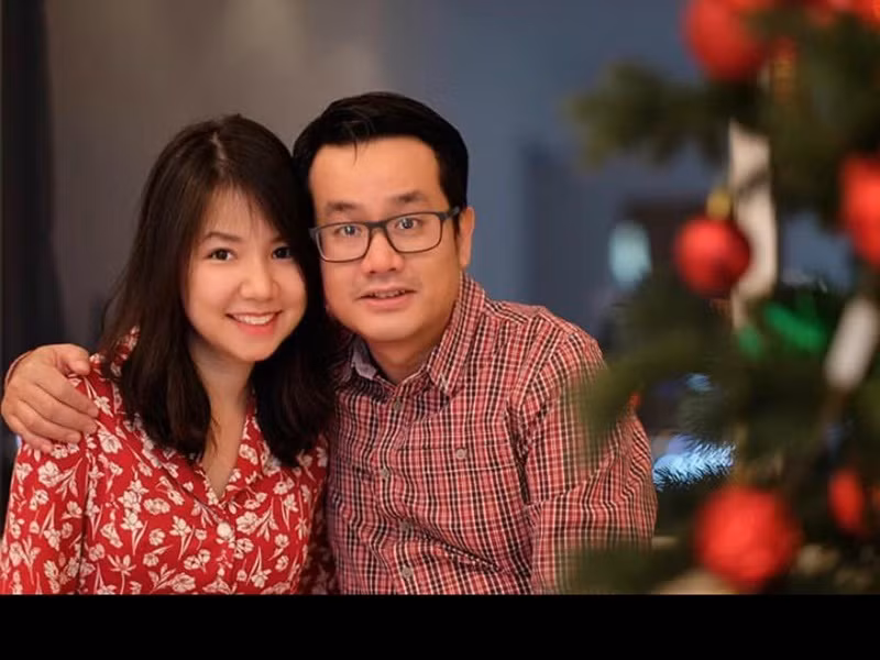 Theo Ngôi sao, hiện tại, vợ chồng Ngô Quỳnh Anh sinh sống tại một chung cư ở TP HCM. Trong thời điểm dịch bệnh, cô cố gắng giữ tinh thần lạc quan. Ngoài âm nhạc, nữ ca sĩ thích tập yoga, nấu ăn cho gia đình.