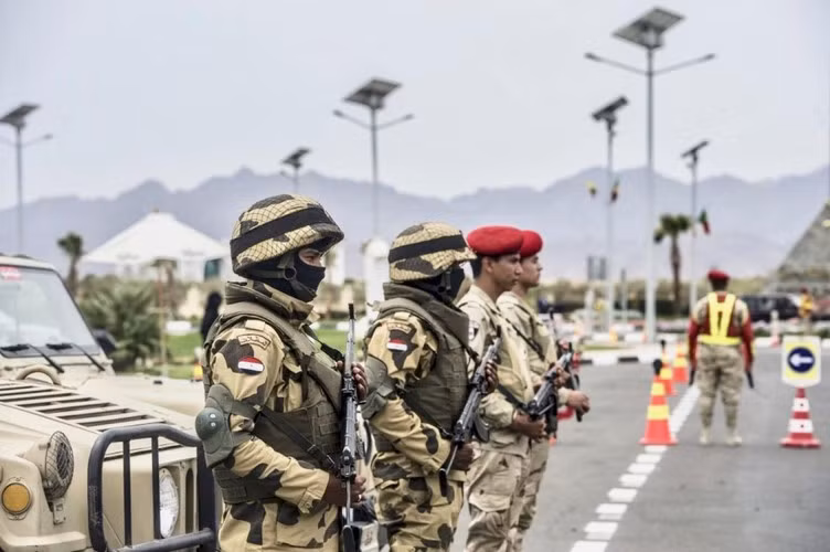 Thiếu tướng Amer còn tuyên bố, thông điệp thứ hai là an ninh quốc gia của Libya cũng là một phần của an ninh quốc gia Ai Cập, đặc biệt trong mối quan hệ mở rộng giữa hai nước, và thậm chí cả sự giao thoa và huyết thống gắn kết hai dân tộc.