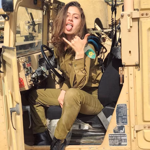 "Phần lớn phụ nữ Israel muốn thực hiện nghĩa vụ quân sự, mục đích để học hỏi và nâng cao bản thân. Xã hội Israel rất coi trọng lý lịch quân sự - anh làm nhiệm vụ gì, đóng quân ở đâu... dựa trên cơ sở đó người ta có thể đưa ra nhiều quyết định, ví dụ như tuyển dụng nhân sự" - Trung úy Anatasia cho biết.