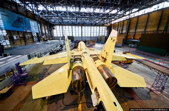Kênh truyền hình Zvezda mới đây đưa tin, phi đội Su-34 thứ hai trong trung đoàn không quân cận vệ hỗn hợp số 2 thuộc sư đoàn không quân cận vệ số 21 - quân đoàn phòng không - không quân số 14 của quân khu Trung tâm đóng tại sân bay Chelyabinsk đã đi vào trực chiến.