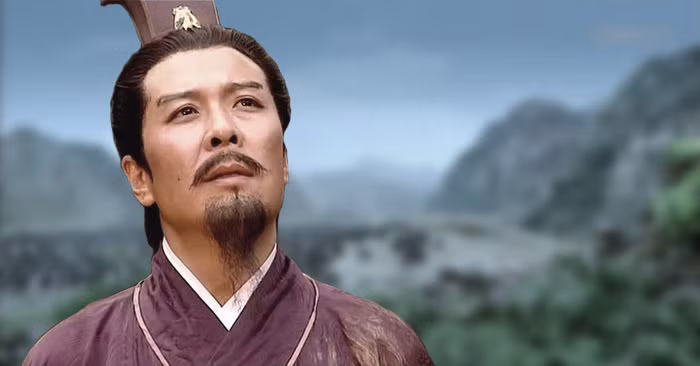 Tuy nhiên, phần đông quan điểm đều cho rằng, người “thu hoạch” nhiều nhất phải kể đến Lưu Bị. Trong trận Trường Bản, Lưu Bị tháo chạy thoát thân cùng mấy chục khinh kỵ, chạy thẳng sang phía Đông hội quân với Quan Vũ ở Hạ Khẩu, mới có được hơn vạn người ngựa.