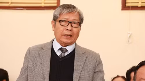 Bộ GD&ĐT không nên viết thêm bộ sách giáo khoa phổ thông Bo GD&DT khong nen viet them bo sach giao khoa pho thong