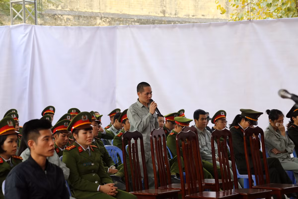 Xet xu 25 bi cao trong duong day buon ban 5.346 banh heroin-Hinh-4