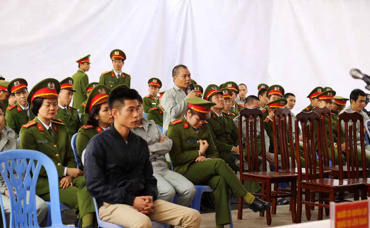 Xet xu 25 bi cao trong duong day buon ban 5.346 banh heroin-Hinh-5