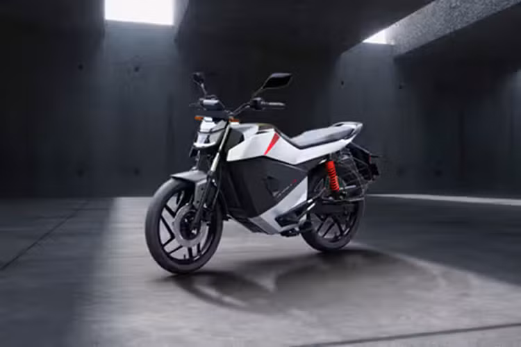 Nhìn chung thiết kế của 3 phiên bản không khác nhau nhiều. Ola Roadster X được trang bị đèn pha LED với màn hình LCD 4,3 inch sử dụng hệ điều hành MoveOS 5 mới nhất có bản đồ điều hướng, công nghệ kiểm soát hành trình và các chế độ lái.