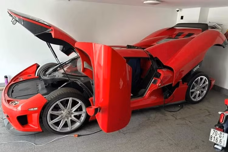 Dòng siêu xe Koenigsegg CCX được sản xuất trong vòng 5 năm, từ 2006 đến 2010 với tổng số lượng sản xuất lên tới 49 chiếc.