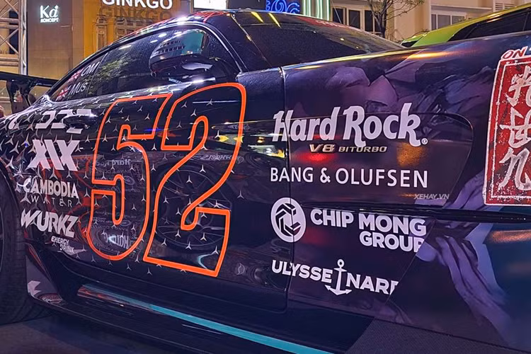 Lý do khiến siêu xe Mercedes-AMG GT Black Series P One Edition nhận được rất nhiều sự chú ý của giới mộ điệu là vì mẫu xe này chỉ được sản xuất giới hạn với số lượng chỉ 275 chiếc trên toàn cầu. Tuy nhiên, đó vẫn chưa phải điều đặc biệt nhất khi nói về mẫu xe này.