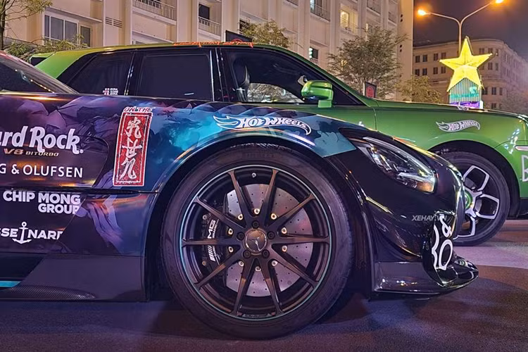 Ngay từ thời điểm ra mắt, Mercedes-Benz đã công bố sẽ chỉ bán xe Mercedes-AMG GT Black Series P One Edition này cho những khách hàng đã đặt mua mẫu xe Mercedes-AMG One (vốn có giá từ 2,73 triệu USD ~ khoảng 63 tỷ đồng).