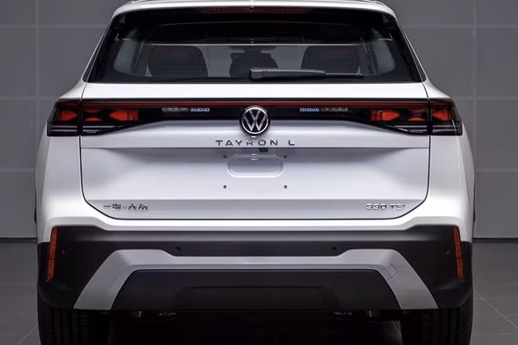 Các thông tin cụ thể về trang bị và động cơ của Volkswagen Tayron sẽ được thương hiệu Đức công bố vào thời điểm ra mắt. Các đối thủ sẽ cạnh tranh với mẫu SUV này có thể kể đến như Hyundai SantaFe, Ford Everest và Kia Sorento.