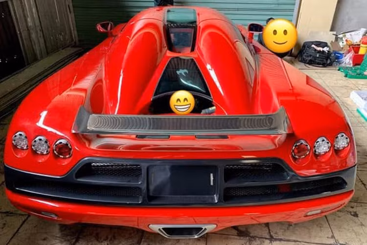 Cung cấp “sức mạnh” cho Koenigsegg CCX là khối động cơ siêu nạp V8 4.7L mạnh 800 mã lực, đi kèm hộp số sàn 6 cấp kết hợp hệ dẫn động cầu sau. Sức mạnh này cho phép chiếc xe tăng tốc từ 0 - 100 km/h trong 3.8 giây, với tốc độ tối đa 402 km/h.