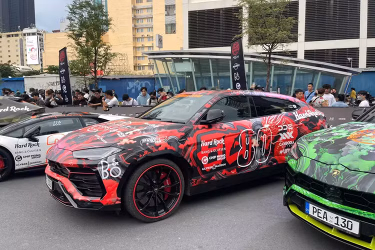 Mặc dù Lamborghini chưa công bố mức giá xe Lamborghini Urus Essenza SCV12, nhưng điều đó không quan trọng vì nó vô giá đối với bất kỳ ai đã sở hữu chiếc xe đua này.
