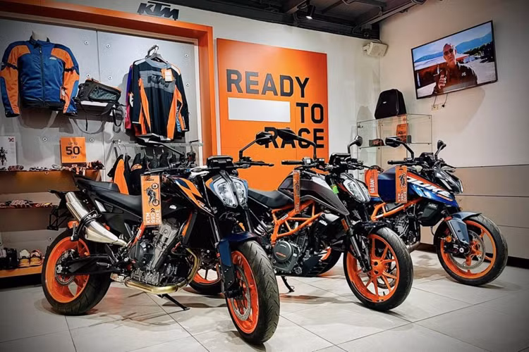 Hiện tại, chương trình ưu đãi trên đã kết thúc tuy nhiên, dòng xe KTM Duke 890 R vẫn đang được đại lý ưu đãi lên đến 120 triệu đồng. Giá xe sau ưu đãi chỉ còn 399 triệu đồng. KTM là dòng xe Châu Âu, luôn có giá bán khá cao tại Việt Nam.