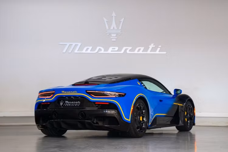 MCXtrema cũng sẽ được bàn giao tới tay khách hàng đầu tiên diễn ra tại Laguna Seca vào ngày 17/8/2024. Để kỷ niệm sự kiện này, Maserati cho biết “Tay lái thử hàng đầu của Maserati, Andrea Bertolini sẽ có mặt để cầm lái chiếc xe quanh đường đua này và sẽ có buổi chia sẻ thông tin tới chủ sở hữu mới của MCXtrema.”