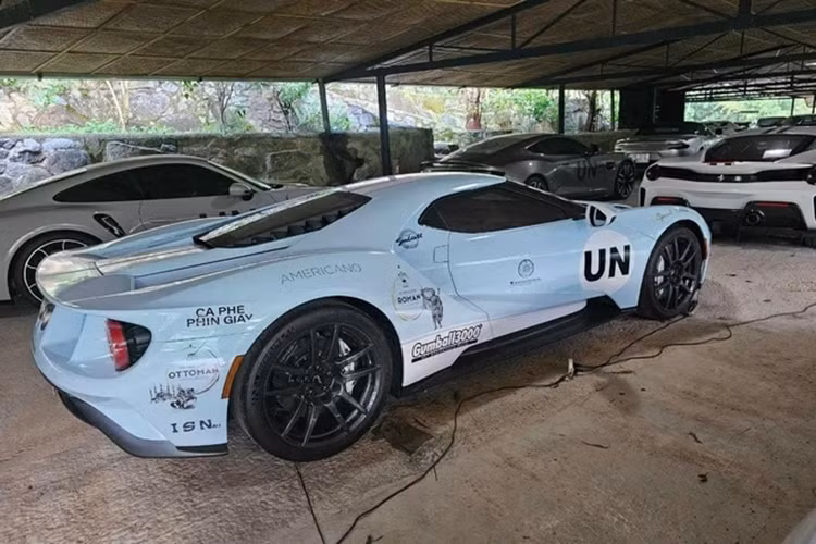 Giá xe Ford GT khi mới ra mắt có mức niêm yết quy đổi khoảng 9,2 tỷ đồng. Tuy nhiên, do nguồn cung bị giới hạn nên giá thực tế trên thị trường thường bị nâng nên gấp 2, gấp 3 lần con số trên. Theo một số nguồn tin, để sở hữu một chiếc Ford GT, ông Vũ đã chi ra số tiền lên tới 60 tỷ đồng.