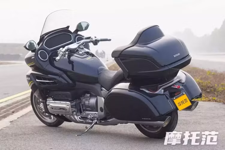Việc kiếm tiền để mua một chiếc xe môtô GWM Souo S2000 Flat-8 2024 không phải là thách thức duy nhất mà những người sở hữu xe tương lai phải đối mặt. Họ còn phải tìm một nơi nào đó để lái xe vì xe máy không được phép lưu thông trên nhiều con đường ở Trung Quốc .