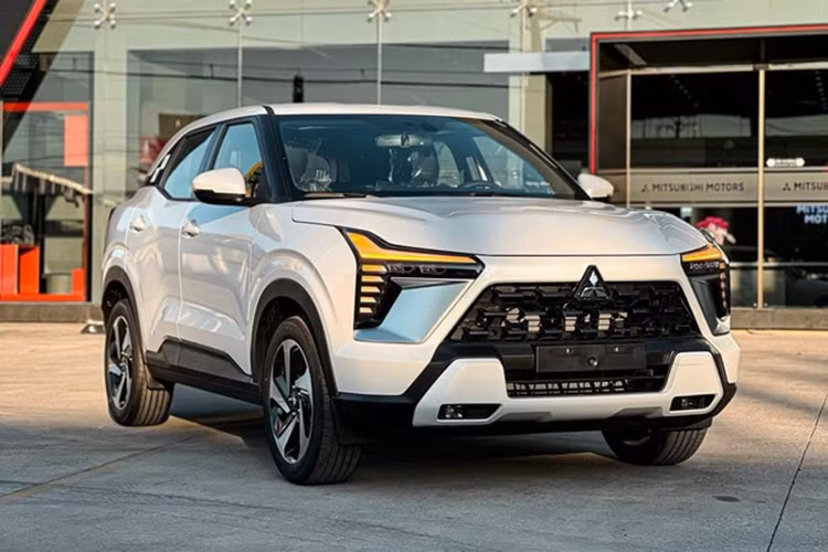 Mitsubishi Xforce được nhập khẩu nguyên chiếc từ Indonesia về Việt Nam với 4 phiên bản GLX, Exceed, Premium và Ultimate, đi cùng giá bán dao động từ 599 - 705 triệu đồng.