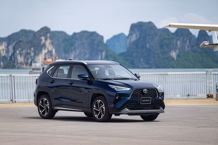 Hiện Toyota Yaris Cross đang được phân phối tại Việt Nam với 2 phiên bản, đi cùng mức giá dao động từ 650 - 765 triệu đồng.