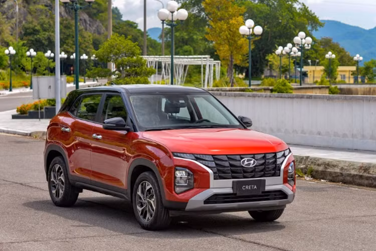  Hyundai Creta: 686 xe Doanh số đạt 686 xe trong tháng 6/2024 đã giúp Hyundai Creta vươn lên giữ vị trí thứ 3 trong phân khúc. Lũy kế 6 tháng đầu năm nay, Hyundai đã bán ra 2.814 xe Creta đến cho khách hàng.