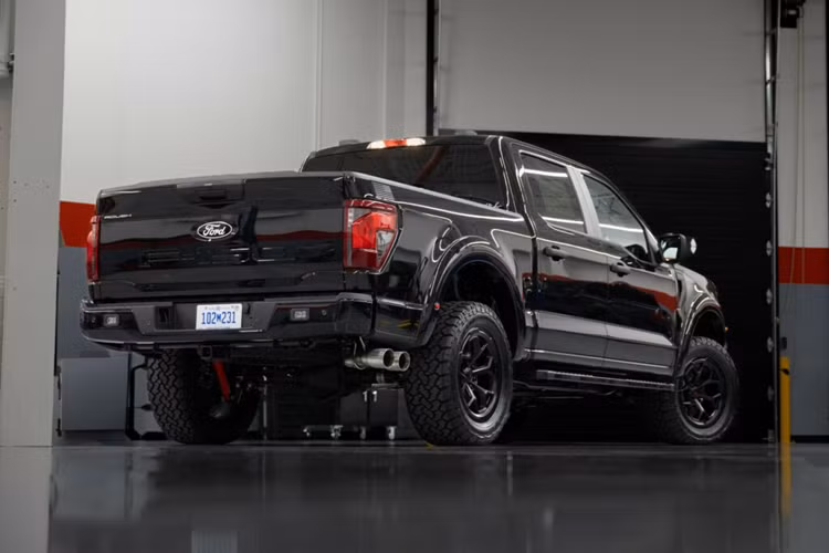 Roush cung cấp các bản nâng cấp cho các phiên bản như F-150 STX, XLT và Lariat. Gói nâng cấp Ford F-150 này hiện có giá khởi điểm từ 25.150 USD và bao gồm bảo hành 3 năm cho xe.
