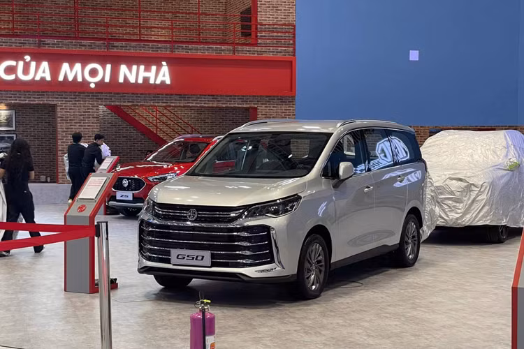 Mẫu xe MPV MG G50 đang được phân phối tại nhiều thị trường dưới tên gọi Maxus G50, với số đo dài x rộng x cao là 4.825 x 1.825 x 1.800 mm, cùng chiều dài cơ sở lên đến 2.800 mm. Như vậy, MG G50 có kích thước ngang ngửa Innova Cross và lớn hơn hẳn so với Xpander.