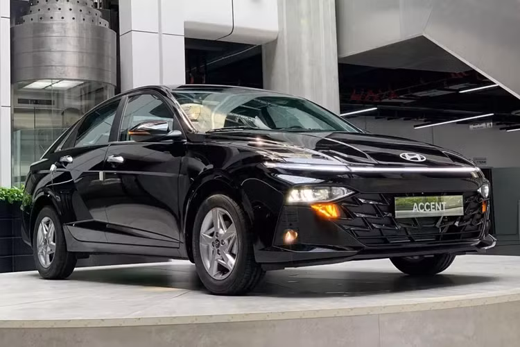 Theo đó, một số đại lý hiện đang chào bán Hyundai Accent bản AT Tiêu chuẩn với giá chỉ 465 triệu đồng, giảm 40 triệu so với mức niêm yết. Trong khi đó, bản AT Đặc biệt cao cấp nhất có mức giảm từ 45 - 50 triệu đồng, tùy đại lý.