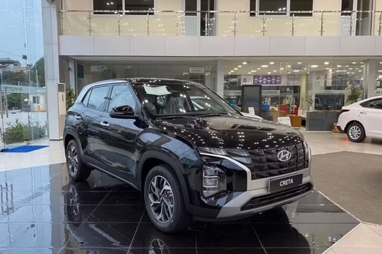 Ngày 4/3, Hyundai công bố giá bán niêm yết mới của mẫu xe Creta, lần lượt là 599 - 650 - 699 triệu đồng đối với 3 phiên bản Hyundai Creta Tiêu chuẩn, Đặc biệt và Cao cấp.