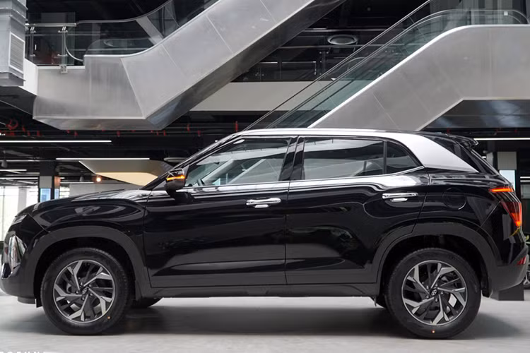 Việc điều chỉnh giảm giá Hyundai Creta diễn ra chỉ bốn ngày sau khi Mitsubishi Việt Nam quyết định giảm giá bán của Xforce (599-680 triệu đồng), mẫu xe “tân binh” mới tham chiến tại phân khúc SUV/crossover cỡ B.