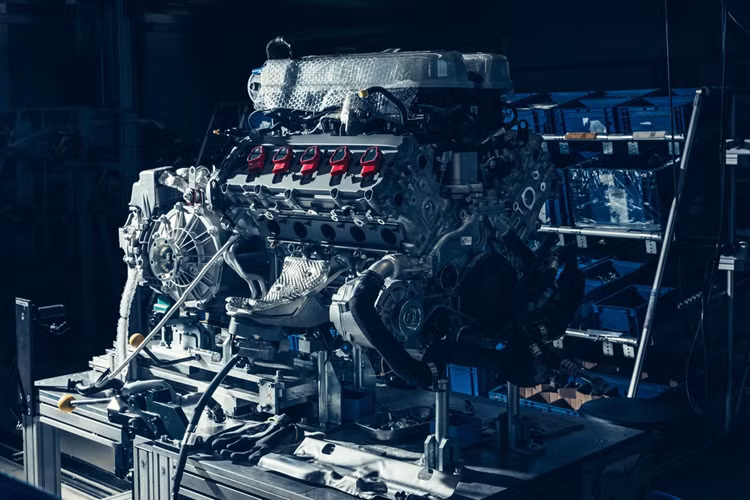 Ban đầu theo dự kiến, chiếc siêu xe Audi R8 cuối cùng sẽ được sản xuất vào cuối năm 2023 nhưng kế hoạch đã phải thay đổi do nhu cầu phát sinh của khách hàng quá cao. Năm ngoái, doanh số bán hàng của Audi R8 đã tăng 49%, đạt 1.591 chiếc.