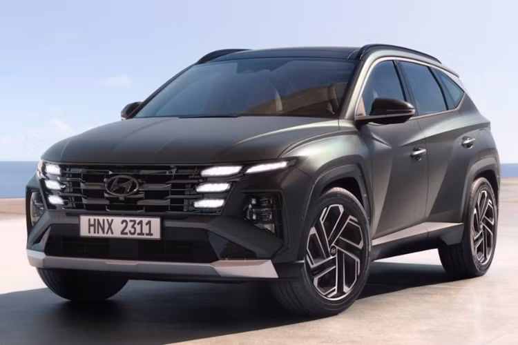 Nhưng nếu thông tin này là thật thì khả năng cao Hyundai Tucson 2025 về Việt Nam cũng sẽ có thiết kế và trang bị tương tự Hyundai Tucson mới ở thị trường Hàn Quốc. So với phiên bản tiền nhiệm, thiết kế ngoại thất của Hyundai Tucson 2025 có sự thay đổi nhẹ.
