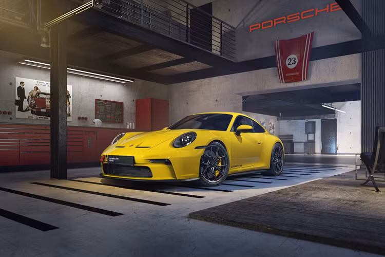 Sau quá trình nghiên cứu nâng cấp, thương hiệu độ có trụ sở tại Nurburgring đã nỗ lực cải thiện khả năng xử lý bằng cách lắp hệ thống treo thể thao có thể điều chỉnh cùng bộ má phanh hiệu năng cao cho Porsche 911 GT3 Touring mới.