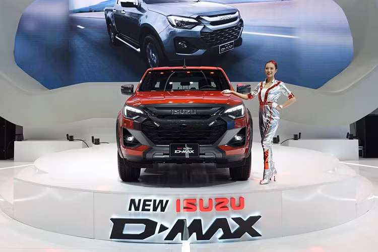 Tại thị trường Việt Nam, Isuzu D-Max lại khá ế ẩm. Trong tháng 9/2024, chỉ có 61 chiếc xe bán tải này đến tay khách hàng Việt. Theo nhiều khách hàng Việt cho hay, mẫu xe bán tải này kén khách một phần vì sở hữu thiết kế kém nịnh mắt và không phù hợp với đại đa số người dùng.