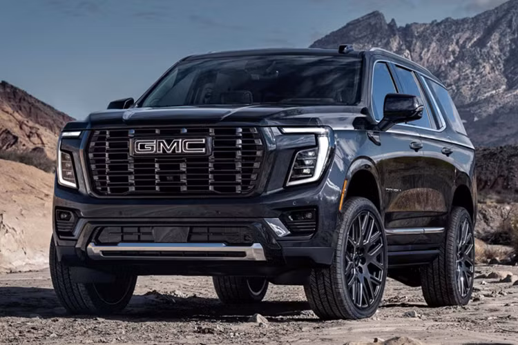 GMC vừa qua đã hé lộ mẫu xe Yukon mới cho năm 2025. Chiếc SUV GMC Yukon 2025 cỡ lớn được làm mới giữa chu kỳ mang lại những thay đổi nhỏ trên diện mạo cùng những cập nhật lớn hơn bên trong và tăng thêm hiệu năng cho khối động cơ Diesel.
