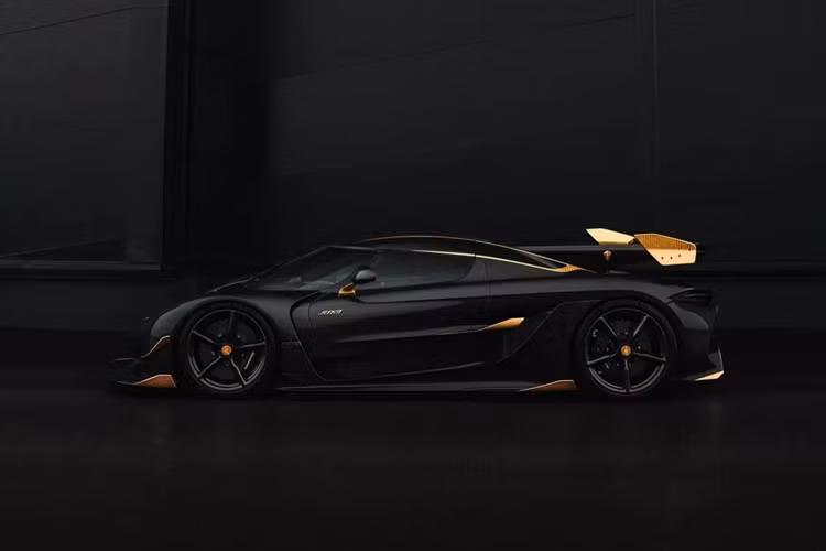 Chỉ có đúng 125 chiếc Koenigsegg Jesko được dự định sản xuất và từ năm 2021 đến nay chúng vẫn đều đặn được xuất xưởng mỗi năm khoảng 40-50 chiếc, mỗi chiếc đều là siêu phẩm đúng nghĩa nhưng trong số đó có những chiếc độc đáo hơn phần còn lại.