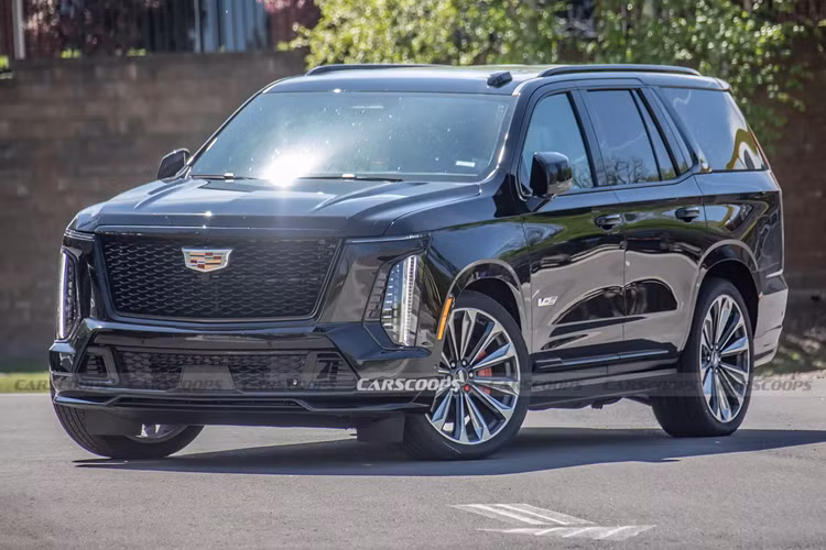 Nằm dưới nắp capo của Escalade 2025 là động cơ V8, 6.2L, sản sinh công suất tối đa 420 mã lực và mô-men xoắn cực đại 624 Nm. Động cơ kết hợp hệ dẫn động cầu sau và hộp số tự động 10 cấp.