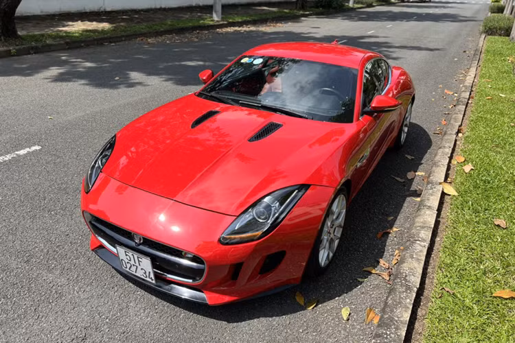 Đến nay Jaguar F Type S có odo 11.000 km và đang được một showroom chuyên xe thể thao và siêu xe tại Quận 7, TP.HCM chào bán. Đây cũng là chiếc F Type đầu tiên ra biển số tại Việt Nam và từng xuất hiện trong triển lãm Vietnam Motor Show 2014.