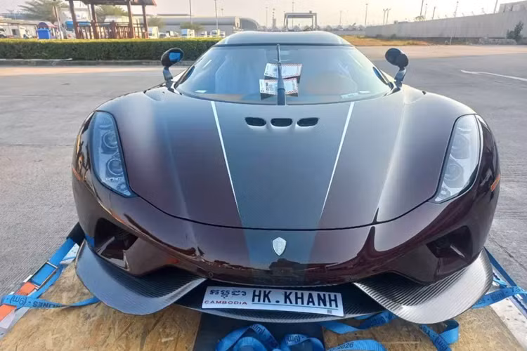 Cụ thể khi được hỏi Koenigsegg Regera của Hoàng Kim Khánh khi nào về Việt Nam, đại gia này đã chia xe sẻ về và đang chờ làm các thủ tục cần thiết để mang về Việt Nam sớm nhất. Bên cạnh đó, có câu hỏi vì sao siêu phẩm như Koenigsegg Regera lại không ra biển trắng (biển Việt Nam, đóng đầy đủ thuế).