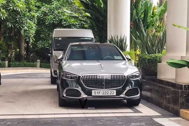 Mercedes-Maybach S450 4Matic siêu sang vốn là biểu tượng của sự đẳng cấp và sang trọng, chính vì thế, không có gì quá ngạc nhiên khi bên trong khoang cabin của xe sở hữu những tiện ích xa hoa và tràn ngập những công nghệ tối tân hàng đầu.