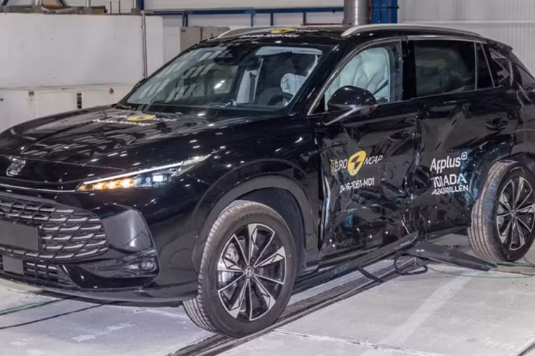 MG HS được trang bị hệ thống giám sát người lái, tuy nhiên ANCAP không trao điểm cho hệ thống này vì không đáp ứng các yêu cầu của tổ chức an toàn. Xe cũng không có cảnh báo người dùng quên trẻ trên xe do không có camera/cảm biến theo dõi hàng ghế sau nên cũng không có điểm thành phần trên.
