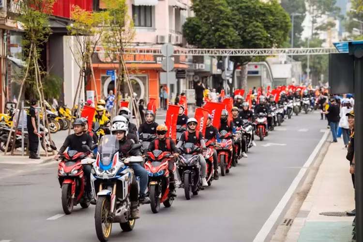 Doanh so xe may, oto Honda Viet Nam giam manh nam tai chinh 2024