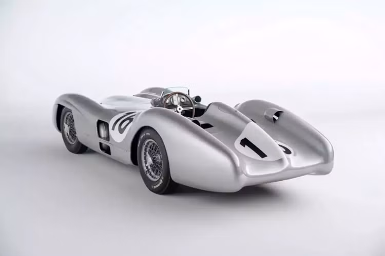 Từ năm 1965, chiếc xe đã được lưu giữ tại bảo tàng Indianapolis Motor Speedway. Nó đã được tân trang lại vào năm 2015 bởi các chuyên gia tại Canepa Motorsports và vẫn giữ nguyên màu sơn từ Giải đua ô tô Công thức 1 Ý năm 1955.
