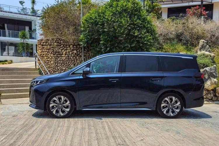 MPV GAC M6 Pro ruc rich tang gia ban tai Viet Nam?-Hinh-2