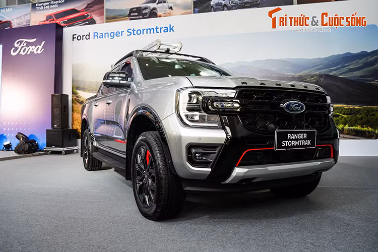 Với sự xuất hiện của Stormtrak, dòng xe bán tải Ford Ranger tại Việt Nam hiện có tổng cộng 8 phiên bản, không bao gồm Raptor. Giá bán của dòng xe bán tải này hiện dao động từ 669 triệu đến 1,039 tỷ đồng.