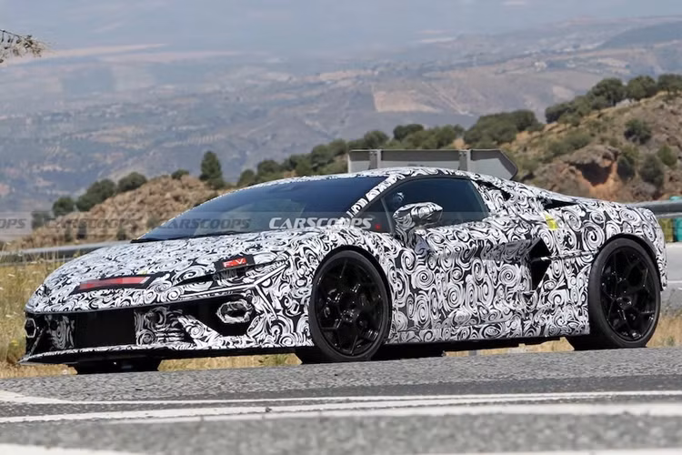 Mặc dù hãng xe Lamborghini vẫn chưa tiết lộ công suất kết hợp, nhưng CEO của hãng, ông Stephan Winkelmann đã nói trong một bài đăng trên mạng xã hội rằng nó sẽ có hơn 900 CV, tương đương 887 mã lực mạnh hơn Huracan đến 631 mã lực.