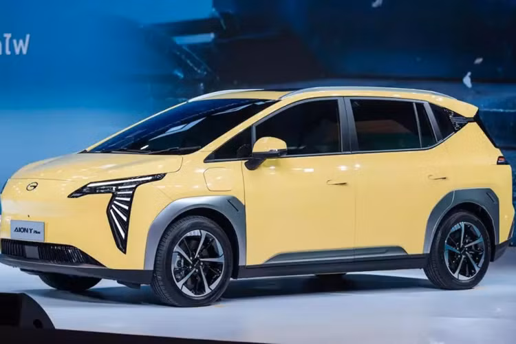 Hãng xe Aion của Trung Quốc được thành lập vào năm 2017 dưới cái tên ban đầu là GAC New Energy Automobile. Đến năm 2020, công ty này đổi tên thành Aion. Đúng như tên gọi, Aion là thương hiệu chuyên sản xuất xe năng lượng mới của tập đoàn GAC. Ngoài Trung Quốc, hiện Aion đang mở rộng thị trường sang khu vực Đông Nam Á.