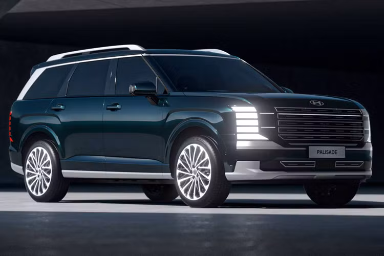 Hyundai Palisade, mẫu SUV cỡ lớn nhất của nhà sản xuất ô tô đến từ Hàn Quốc, đến nay đã có 6 năm tồn tại trên thị trường kể từ 2018. Dường như chừng đó thời gian là đủ để có một sự thay đổi toàn diện và Hyundai đã chính thức cho giới thiệu mẫu Hyundai Palisade 2025 mới thuộc thế hệ thứ 2 hoàn toàn mới, hứa hẹn nhiều điều thú vị hơn. 