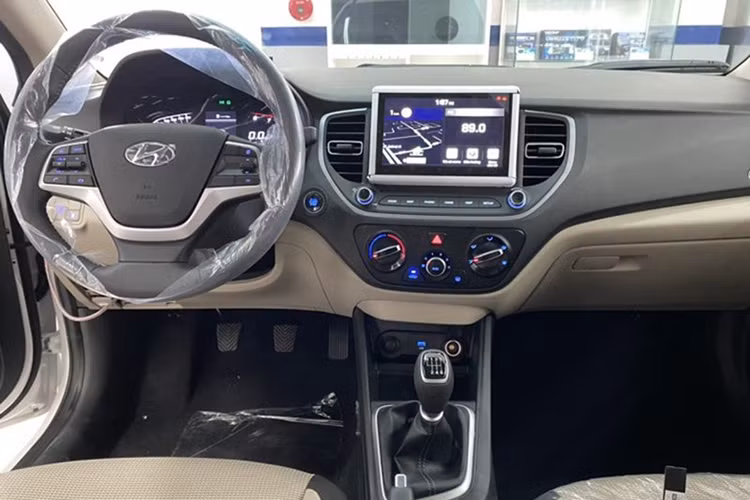 Trong năm 2023, Hyundai Accent không có bất kỳ nâng cấp nào so với phiên bản nâng cấp ra mắt vào cuối năm 2020. Mẫu sedan hạng B của Hyundai vẫn sở hữu kích thước tổng thể DxRxC lần lượt là 4.440 x 1.729 x 1.470 (mm). Chiều dài cơ sở 2.600 mm.