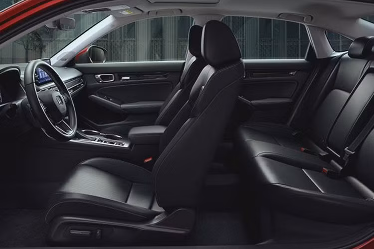 Ở lần nâng cấp này, hãng xe Nhật Bản đã bổ sung thêm hệ truyền động hybrid cho “xế cưng” của mình. Đây cũng được xem là trang bị đáng giá nhất bên cạnh việc tinh chỉnh ngoại thất xe.