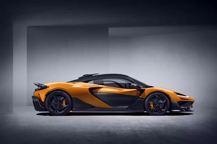 Chiếc siêu xe McLaren W1 mới được quảng cáo là “hình thái cuối cùng của một siêu xe thực thụ” với nhiều thay đổi mạnh mẽ từ thiết kế, các công nghệ áp dụng đường đua F1, cũng như khối động cơ được giới thiệu nhanh nhất, mạnh nhất từ trước đến nay của hãng.
