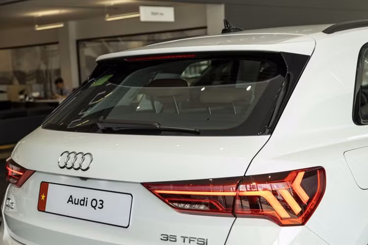 Mức giá xe Audi Q3 Advanced Black Edition 2024 được phân phối chính hãng tại Việt Nam với mức giá khởi điểm từ 1,89 tỷ đồng.